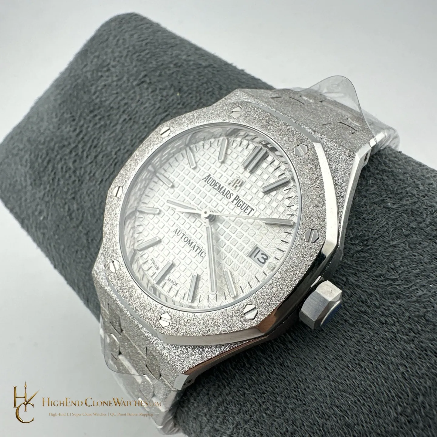 Audemars Piguet Royal Oak Frost 15400 White Dial super clone watch caseback detail
