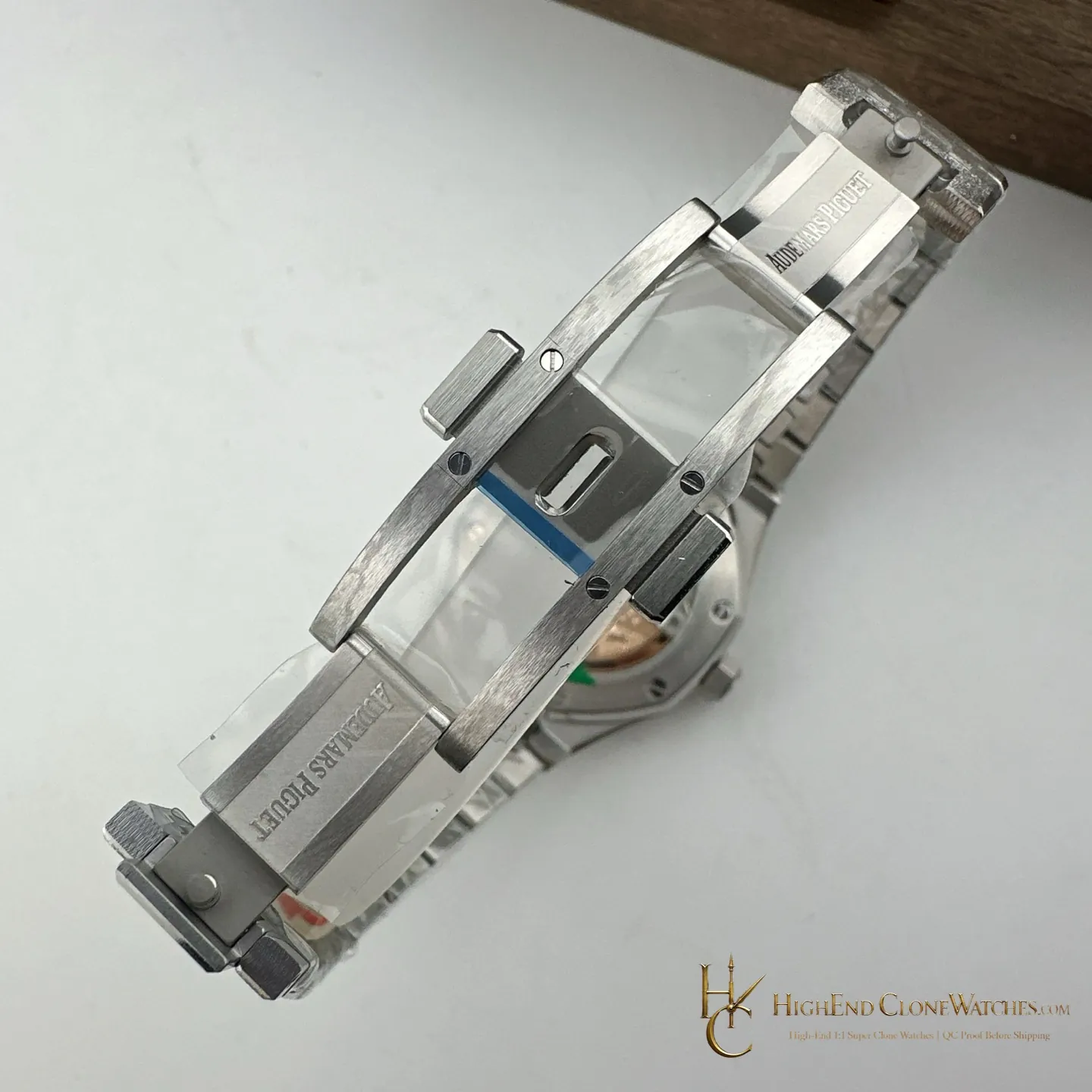 Audemars Piguet Royal Oak Frost 15400 White Dial super clone watch angled view