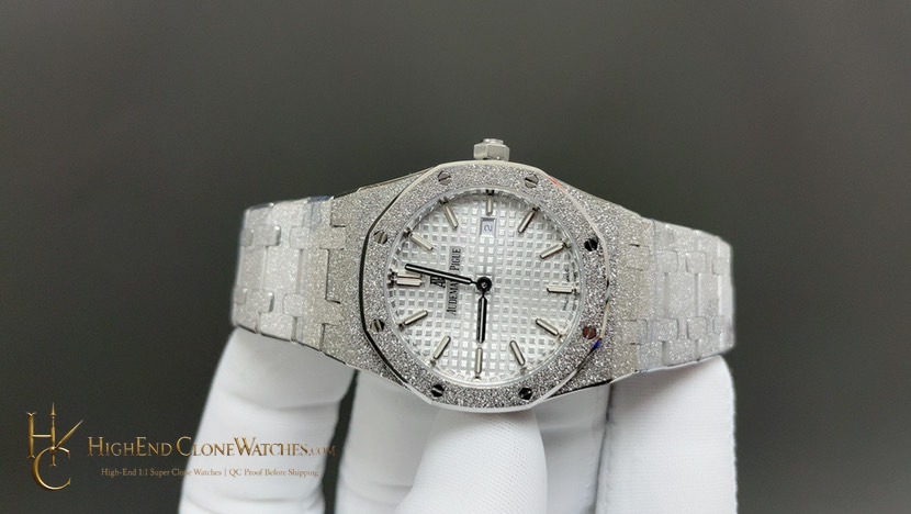 Audemars Piguet Royal Oak Frost 15500 White Dial super clone watch dial detail