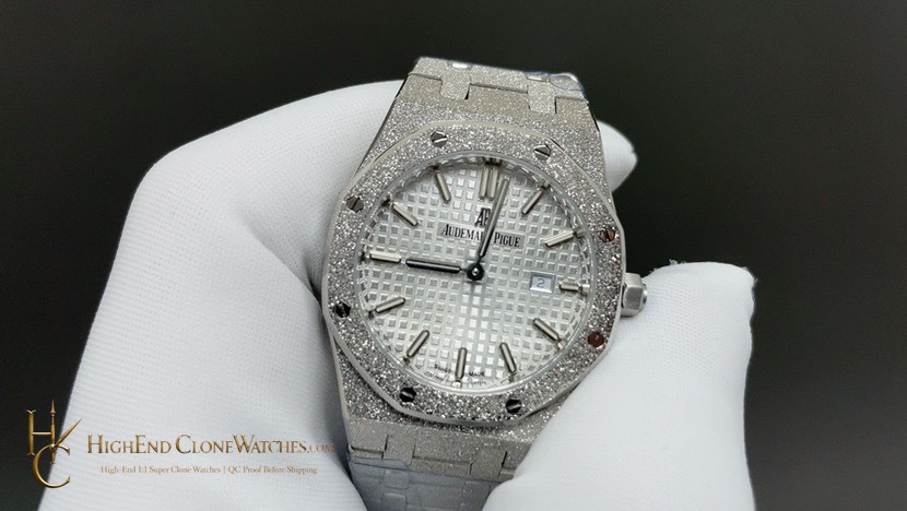 Audemars Piguet Royal Oak Frost 15500 White Dial super clone watch bezel detail