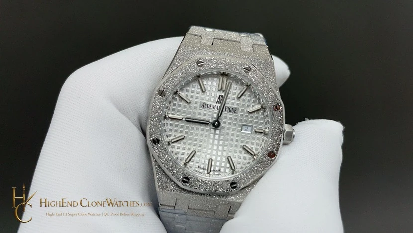 Audemars Piguet Royal Oak Frost 15500 White Dial super clone watch bezel detail