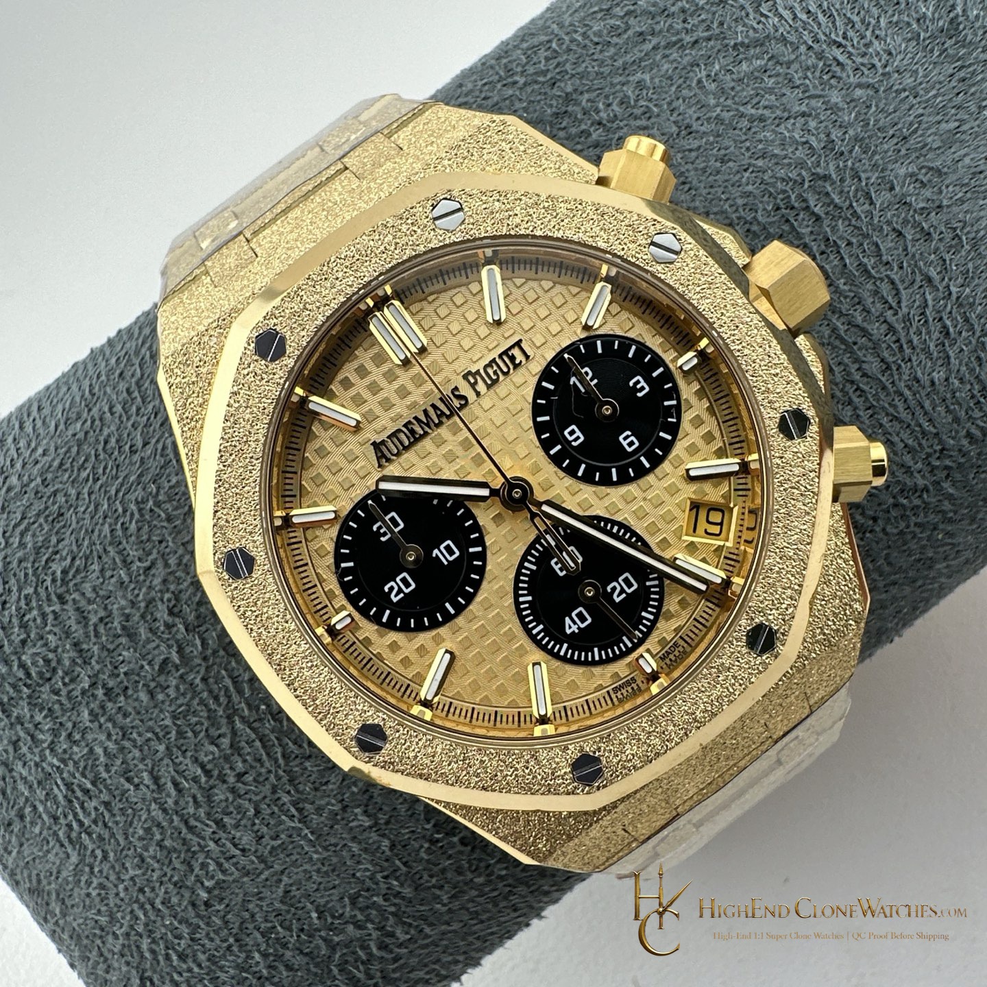 Audemars Piguet Royal Oak Gold Dial 26240BA Selfwinding Chronograph super clone watch dial detail