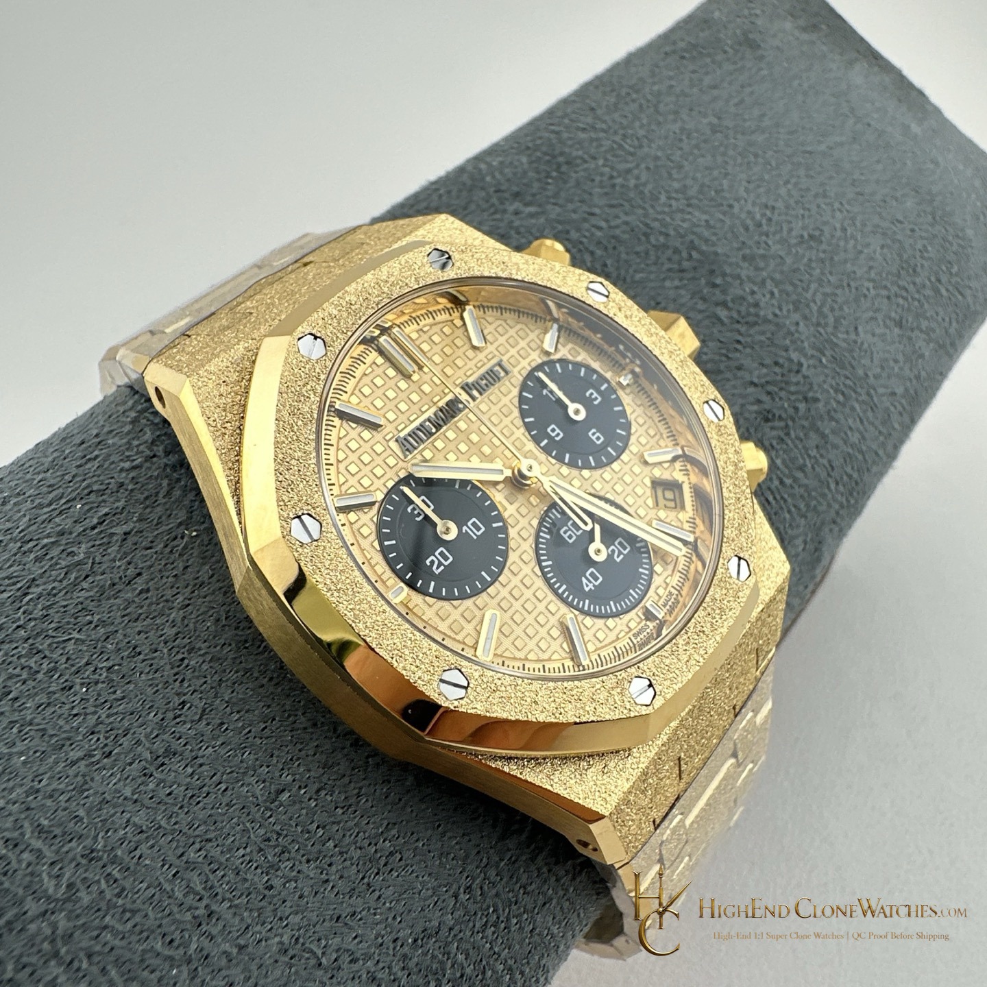 Audemars Piguet Royal Oak Gold Dial 26240BA Selfwinding Chronograph super clone watch clasp detail
