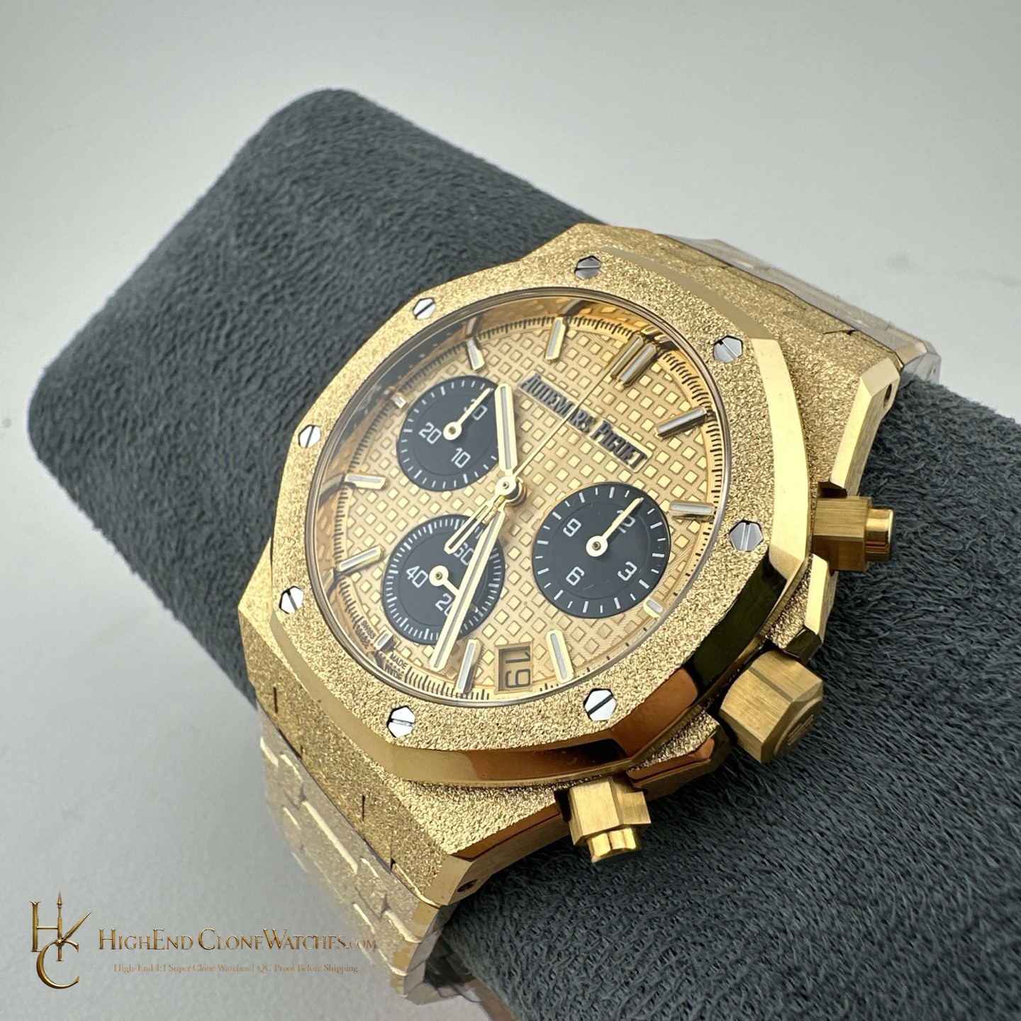 Audemars Piguet Royal Oak Gold Dial 26240BA Selfwinding Chronograph super clone watch caseback detail
