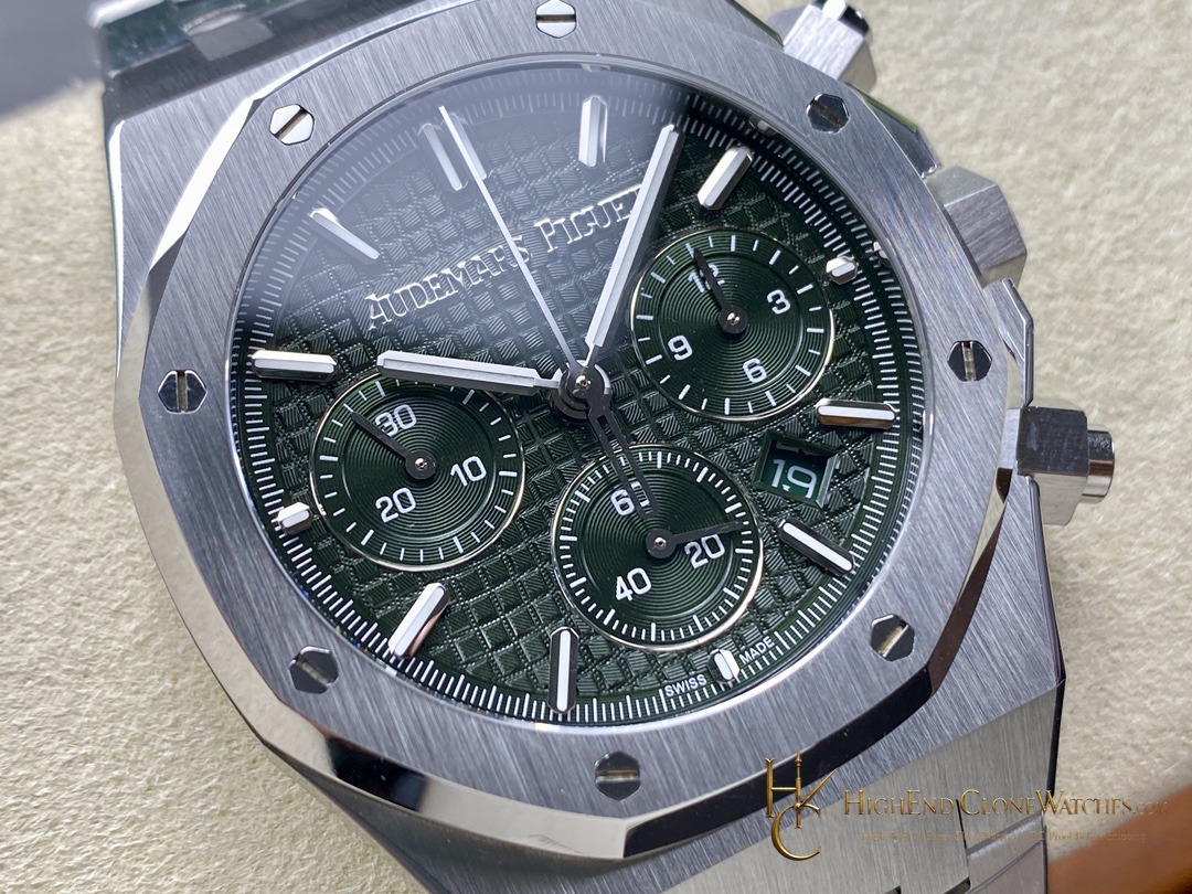 Audemars Piguet Royal Oak Green Dial 26240 Selfwinding Chronograph super clone watch dial detail