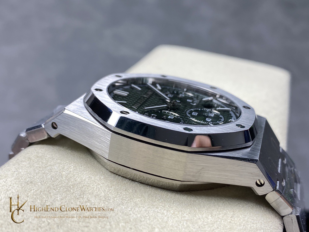 Audemars Piguet Royal Oak Green Dial 26240 Selfwinding Chronograph super clone watch clasp detail