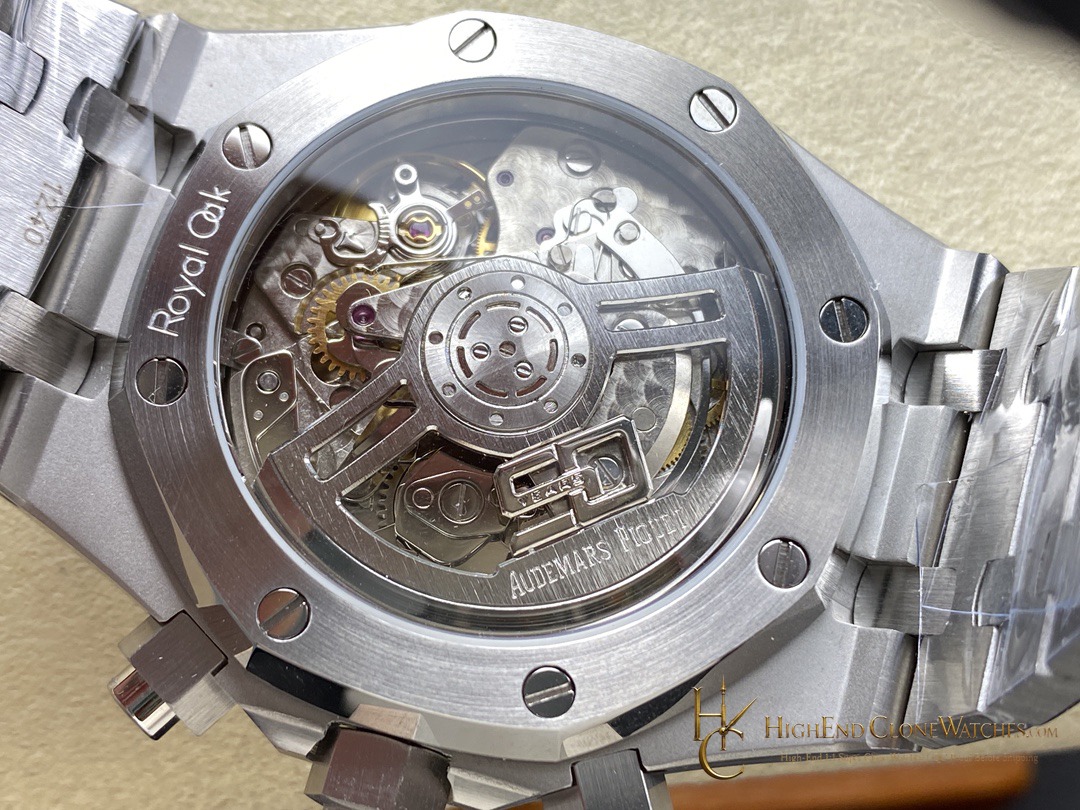 Audemars Piguet Royal Oak Green Dial 26240 Selfwinding Chronograph super clone watch wrist shot