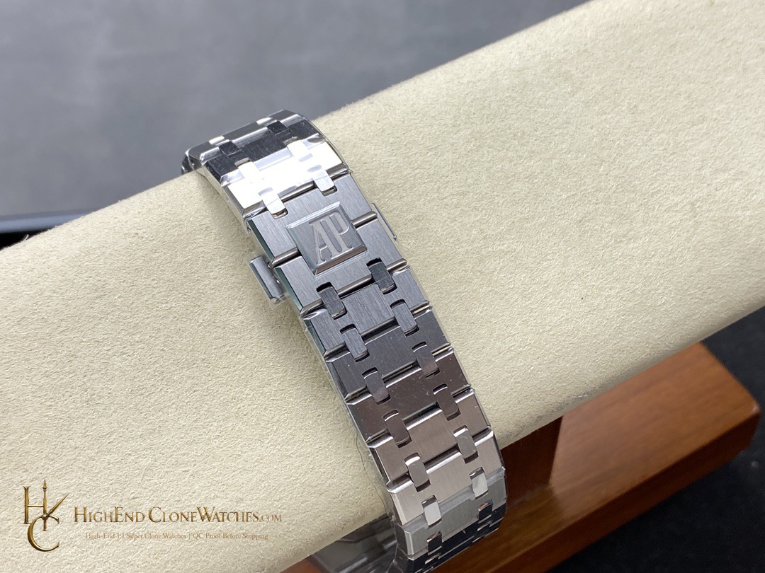 Audemars Piguet Royal Oak Green Dial 26240 Selfwinding Chronograph super clone watch angled view