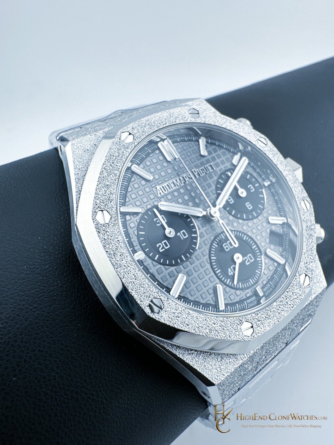 Audemars Piguet Royal Oak Grey & Black Dial 26240BC Selfwinding Chronograph super clone watch clasp detail