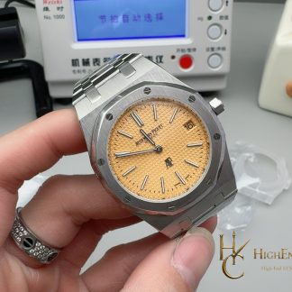 Audemars Piguet Royal Oak Jumbo Extra Thin 15202BC 39mm super clone watch dial detail