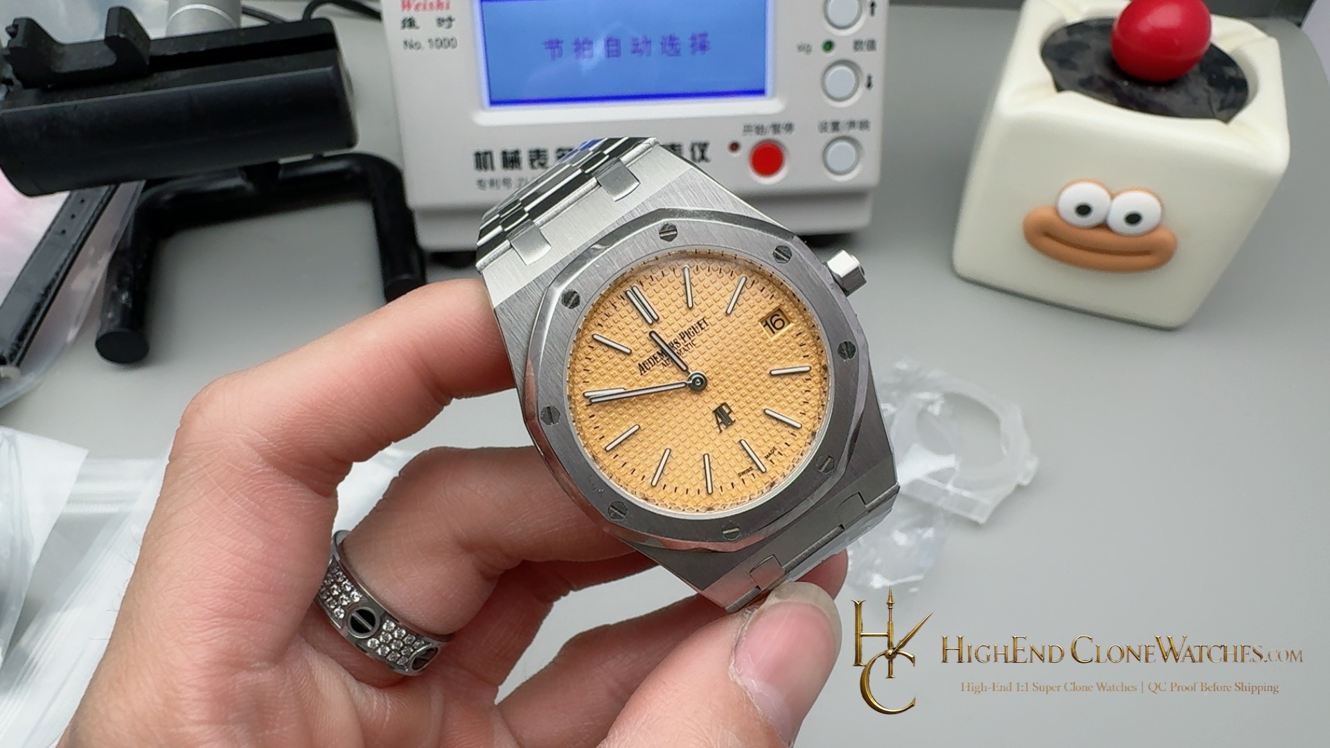 Audemars Piguet Royal Oak Jumbo Extra Thin 15202BC 39mm super clone watch dial detail