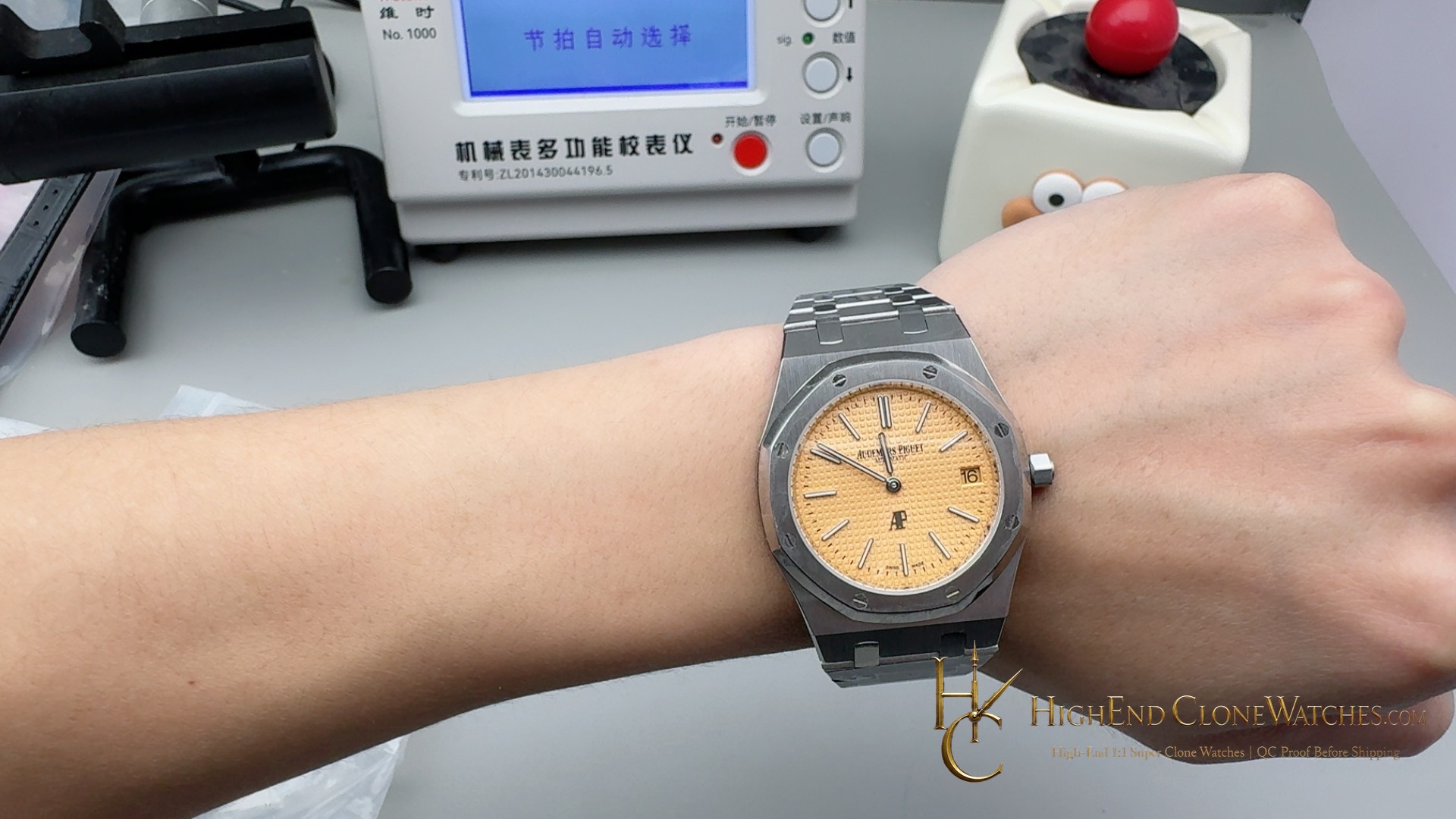 Audemars Piguet Royal Oak Jumbo Extra Thin 15202BC 39mm super clone watch clasp detail