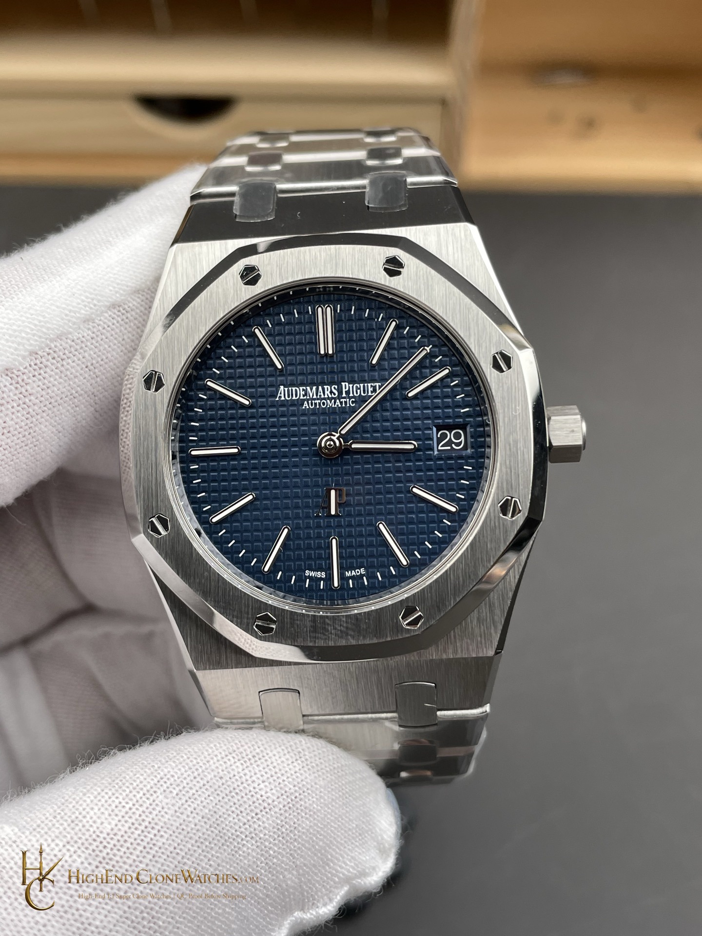 Audemars Piguet Royal Oak Jumbo Extra-Thin 15202ST 39mm super clone watch bezel detail