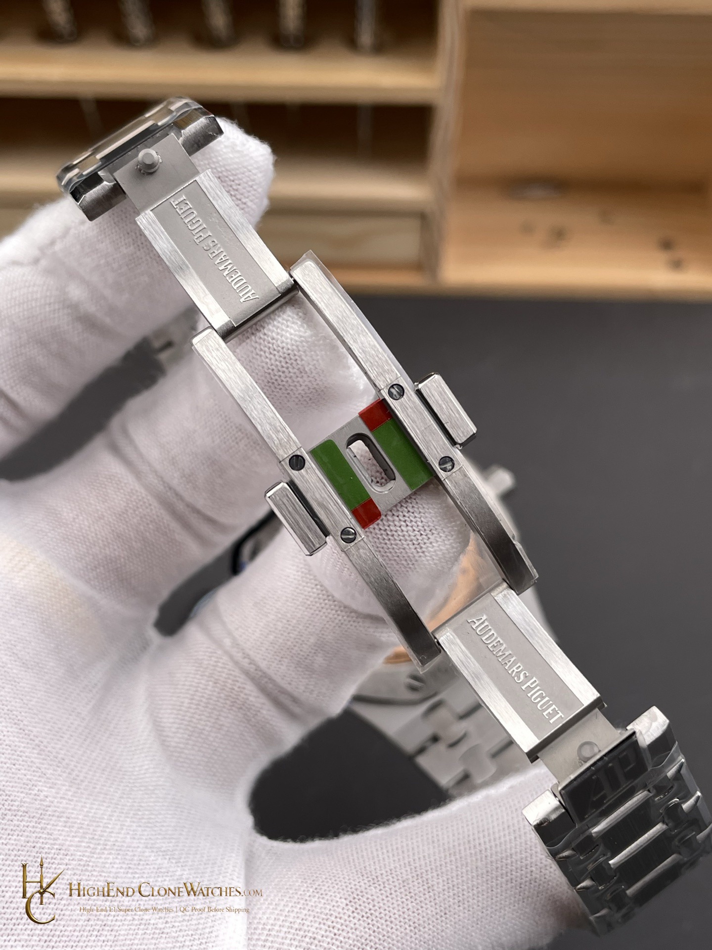 Audemars Piguet Royal Oak Jumbo Extra-Thin 15202ST 39mm super clone watch caseback detail