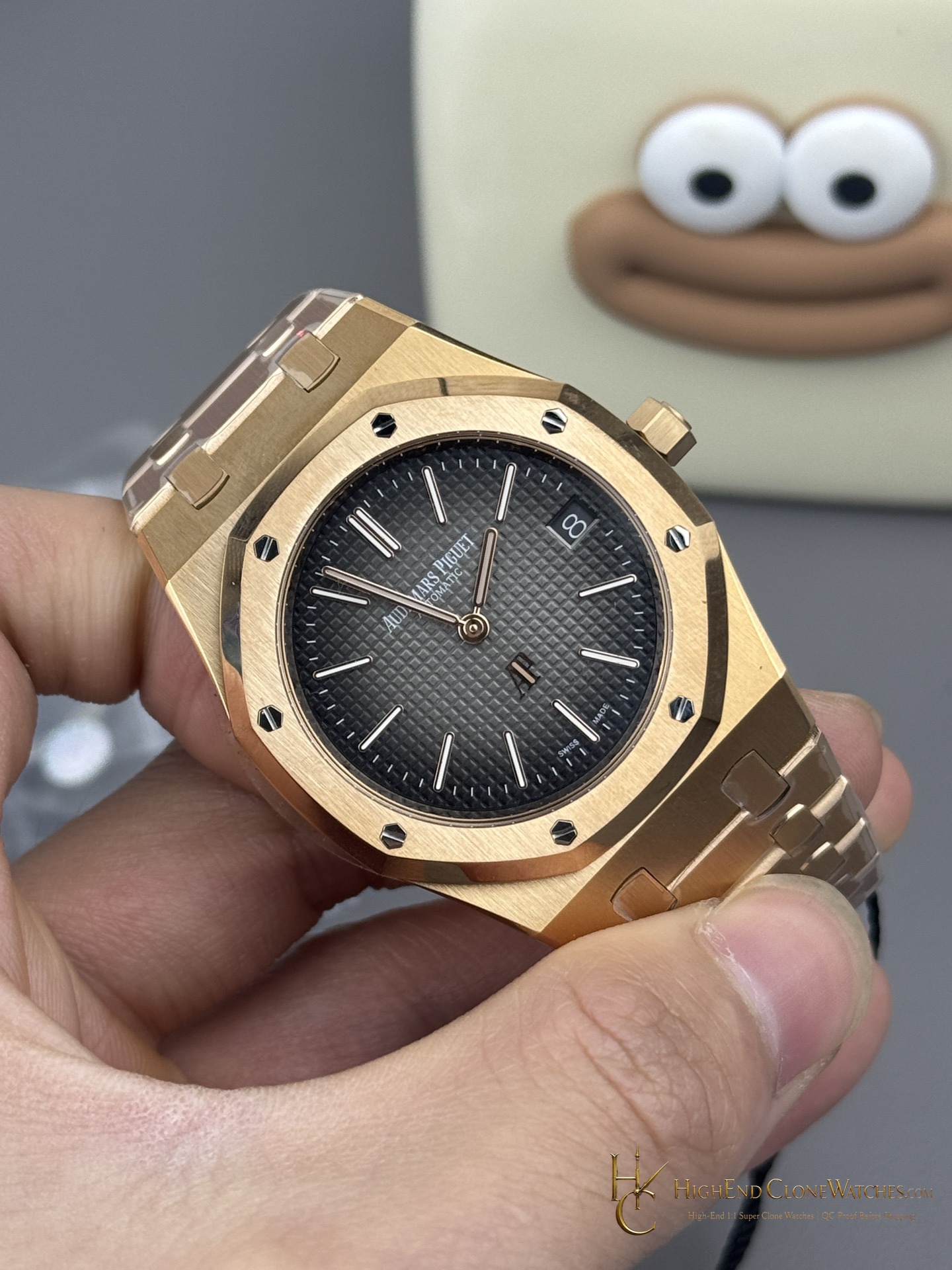 Audemars Piguet Royal OakJumbo Extra-Thin 50th Anniversary 16202 Smoked Grey Dial 39mm super clone watch dial detail