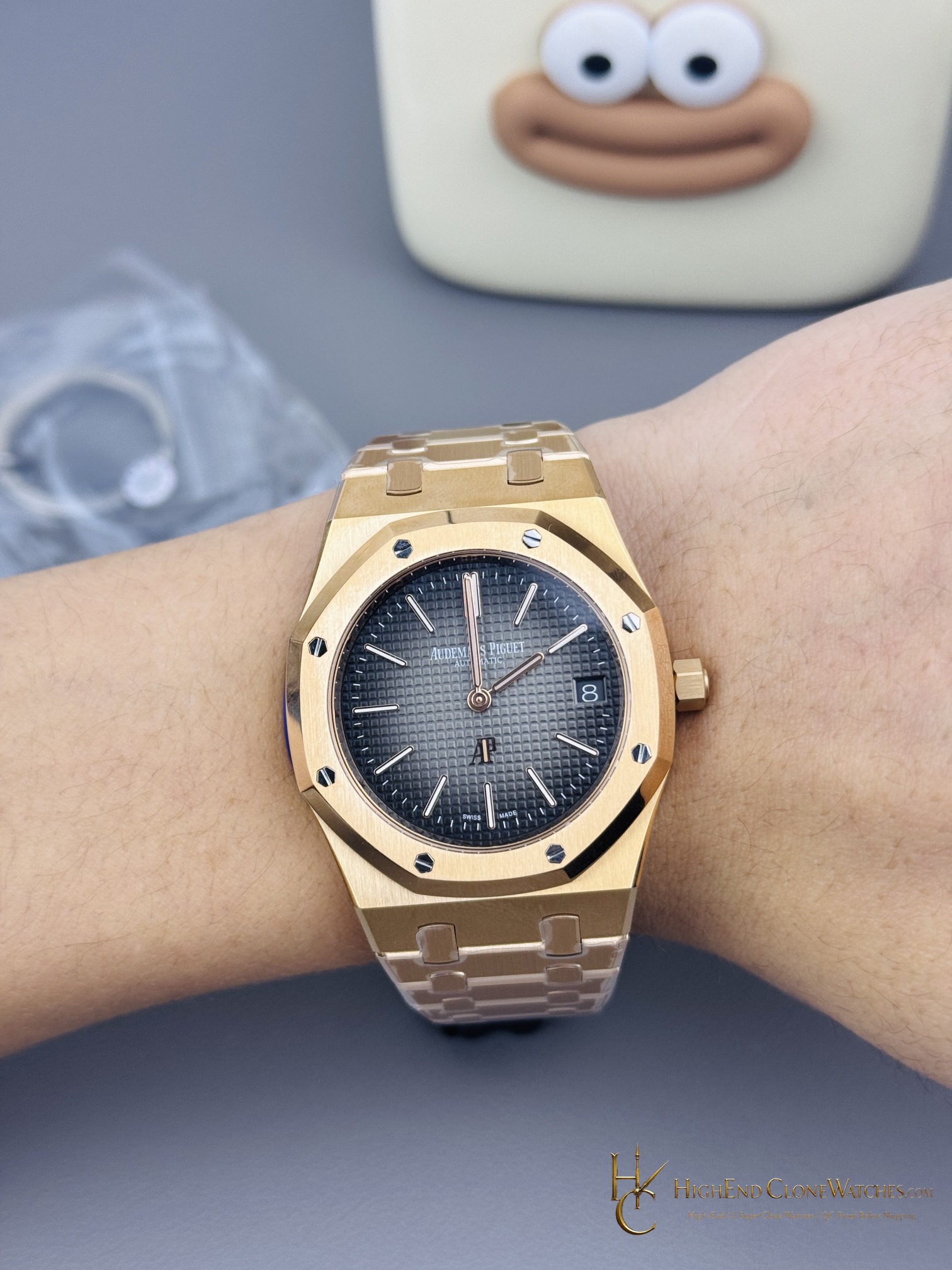 Audemars Piguet Royal OakJumbo Extra-Thin 50th Anniversary 16202 Smoked Grey Dial 39mm super clone watch clasp detail