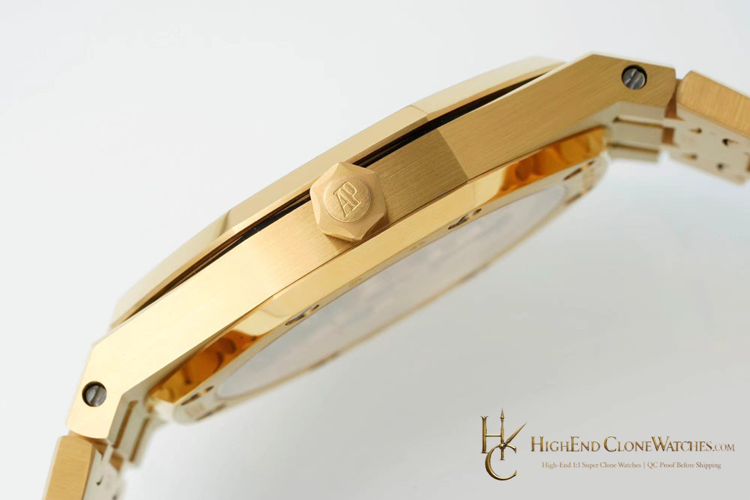 Audemars Piguet Royal Oak Jumbo Extra-Thin Gold Dial 15202BA 39mm super clone watch wrist shot
