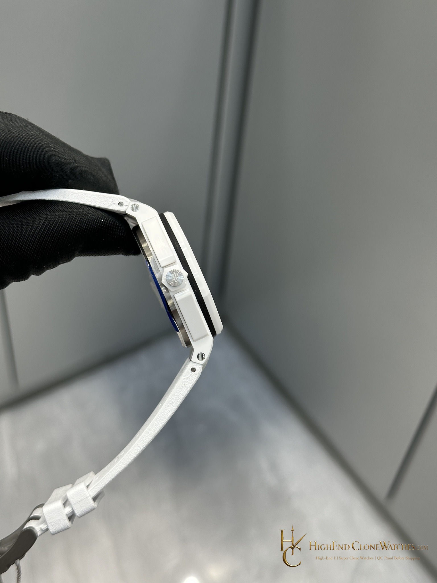 Audemars Piguet Royal Oak Offshore 15707 White Dial super clone watch caseback detail