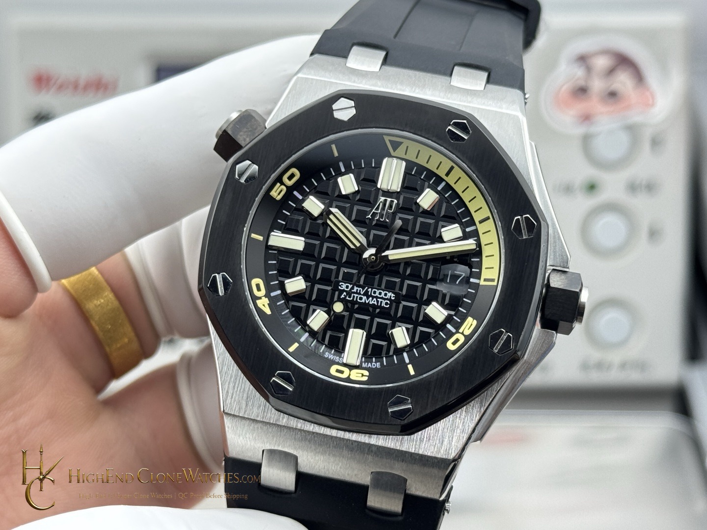 Audemars Piguet Royal Oak Offshore 15720 Black Dial super clone watch bezel detail