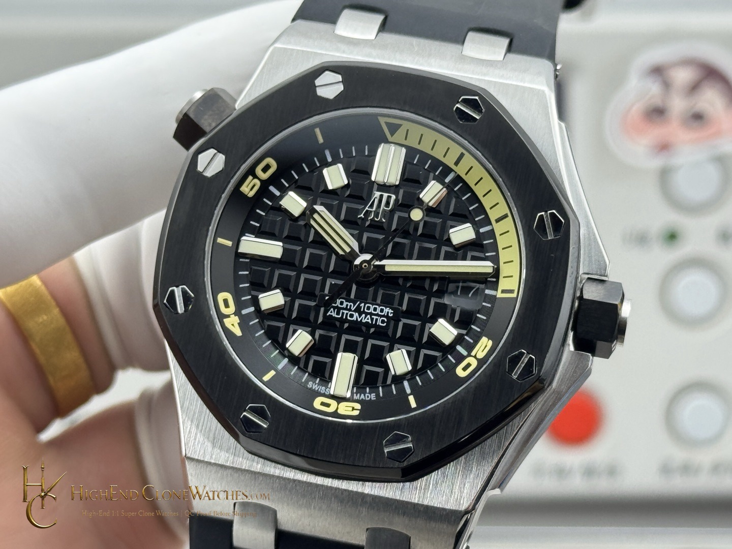 Audemars Piguet Royal Oak Offshore 15720 Black Dial super clone watch bracelet or strap fit