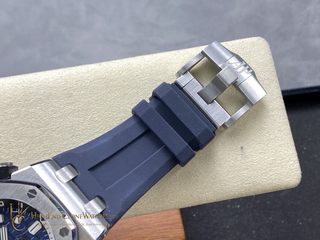 Audemars Piguet Royal Oak Offshore 15720 Blue Dial super clone watch wrist shot