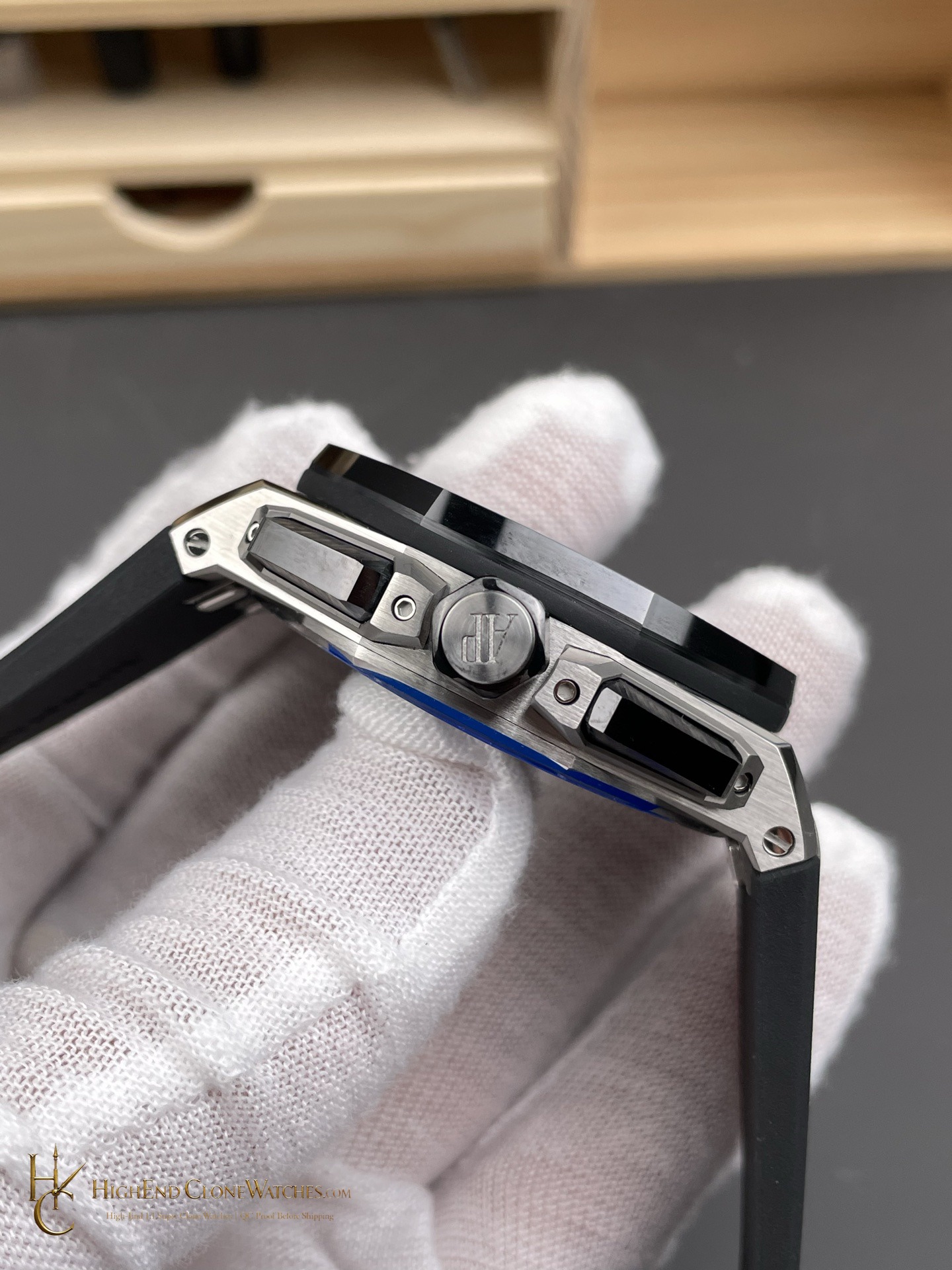 Audemars Piguet Royal Oak Offshore Black Dial 26420 Selfwinding Chronograph super clone watch clasp detail