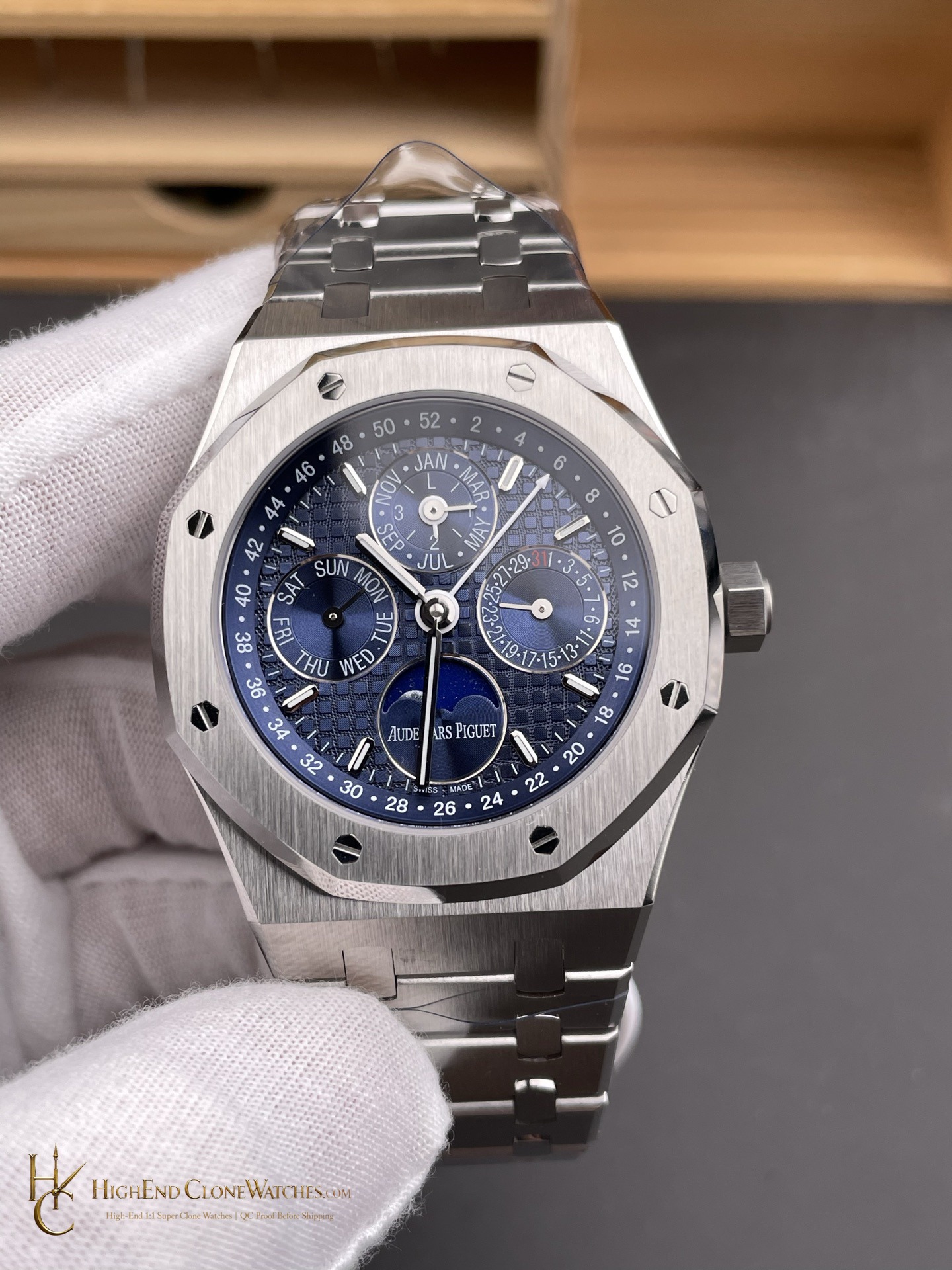Audemars Piguet Royal Oak Perpetual Calendar Blue Dial 26574ST 41mm super clone watch bezel detail