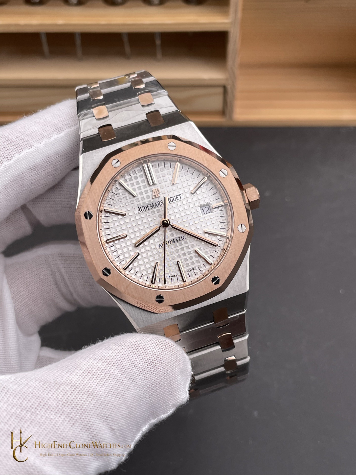 Audemars Piguet Royal Oak Rose Gold 15450SR White Dial 37mm super clone watch dial detail