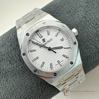 Audemars Piguet Royal Oak Selfwinding 77350ST 34mm super clone watch dial detail