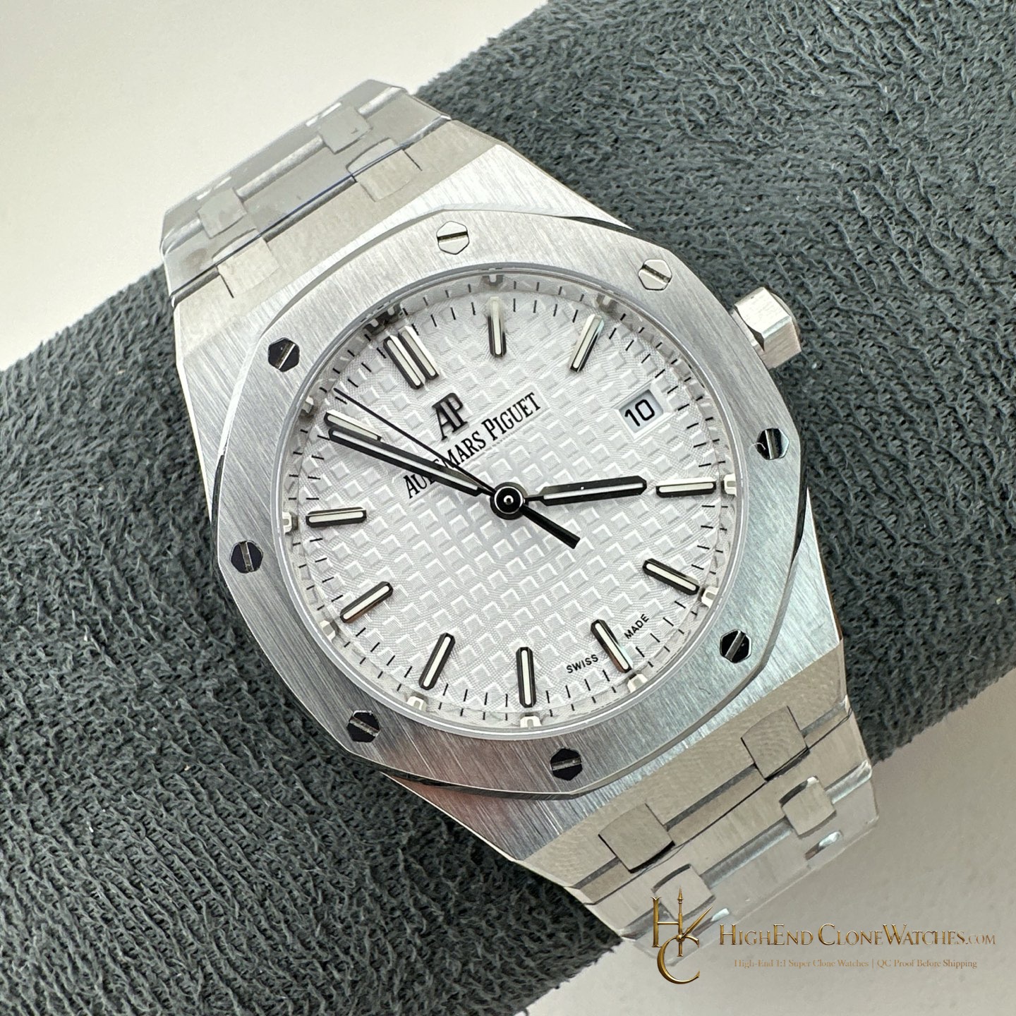 Audemars Piguet Royal Oak Selfwinding 77350ST 34mm super clone watch dial detail