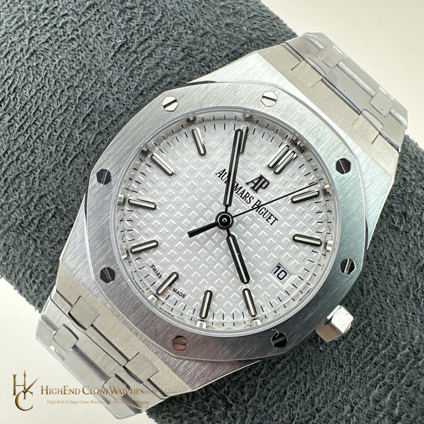 Audemars Piguet Royal Oak Selfwinding 77350ST 34mm super clone watch bezel detail