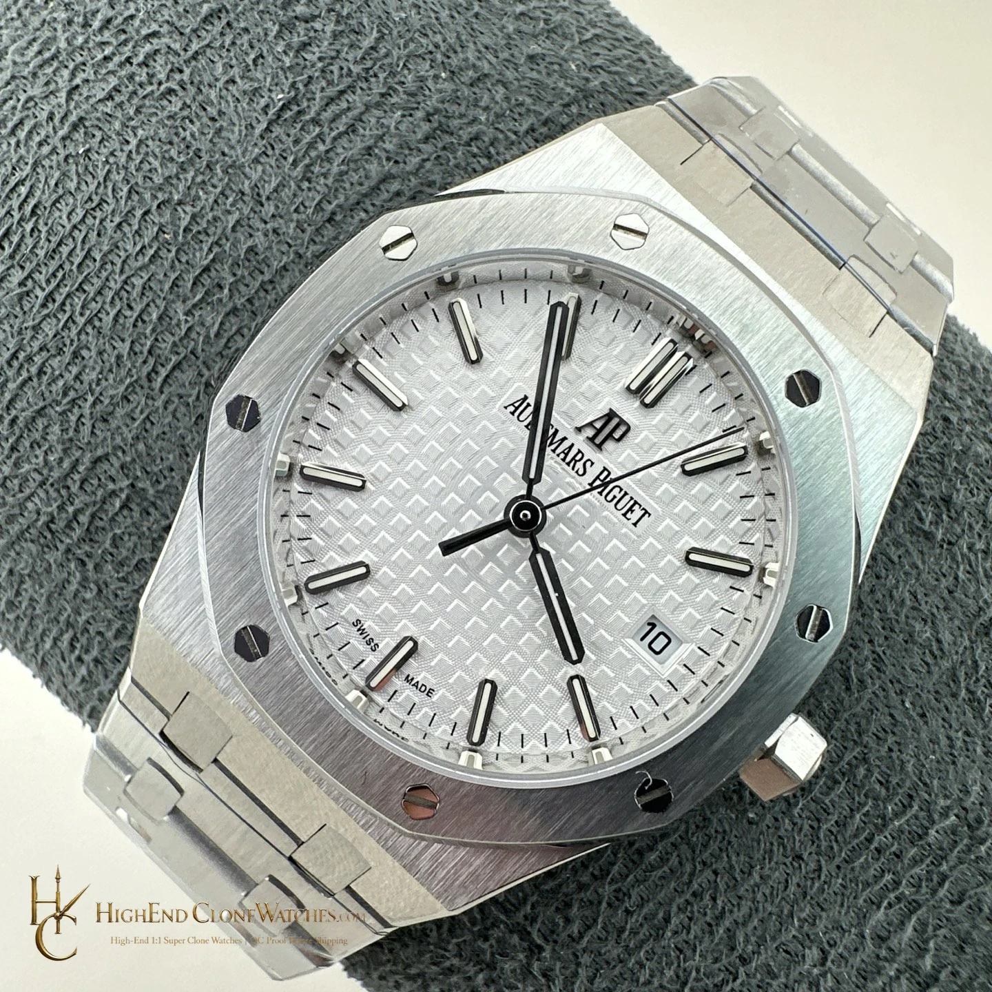 Audemars Piguet Royal Oak Selfwinding 77350ST 34mm super clone watch bezel detail