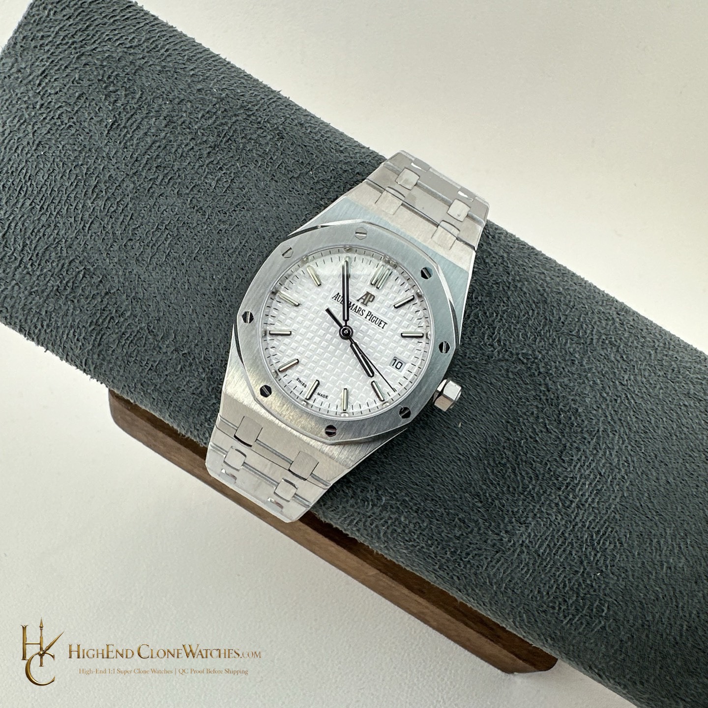 Audemars Piguet Royal Oak Selfwinding 77350ST 34mm super clone watch bracelet or strap fit