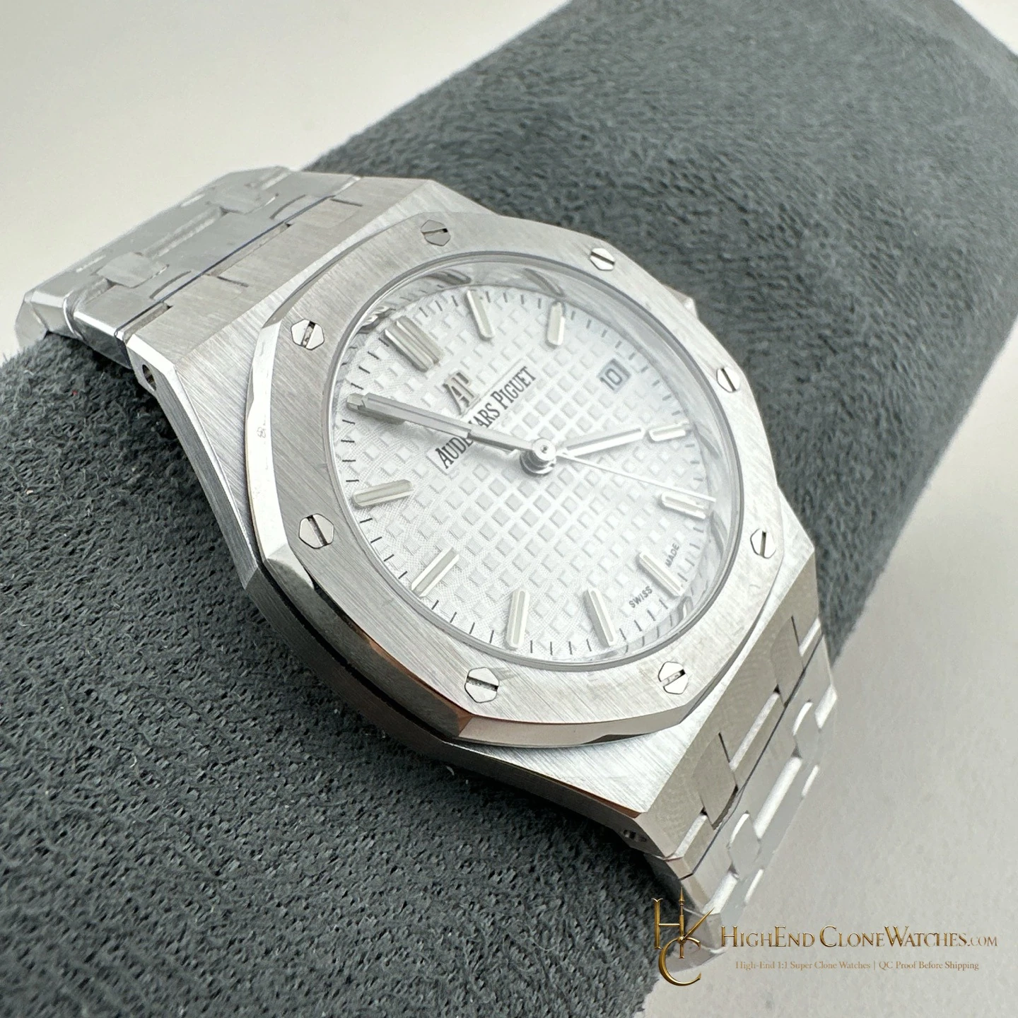 Audemars Piguet Royal Oak Selfwinding 77350ST 34mm super clone watch clasp detail