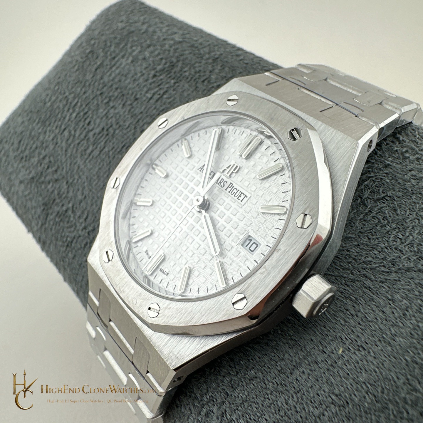 Audemars Piguet Royal Oak Selfwinding 77350ST 34mm super clone watch caseback detail