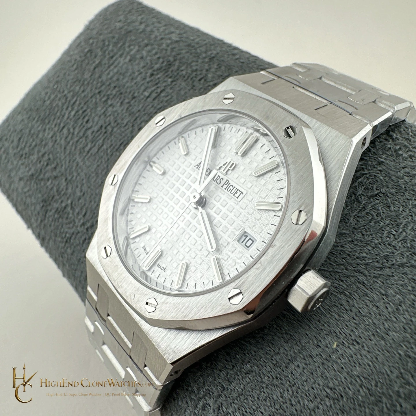 Audemars Piguet Royal Oak Selfwinding 77350ST 34mm super clone watch caseback detail