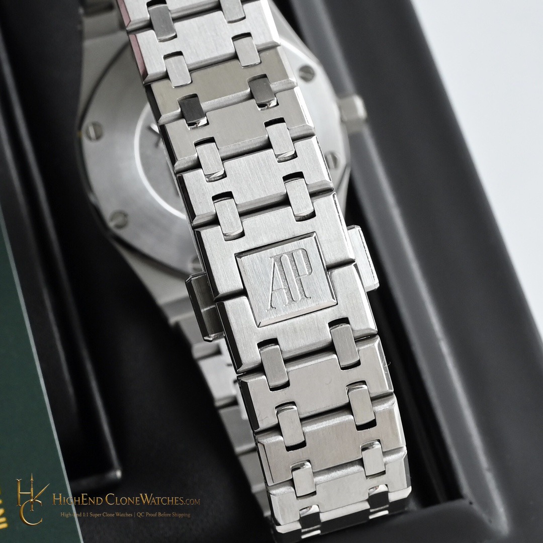 Audemars Piguet Royal Oak Selfwinding 77351ST 34mm super clone watch clasp detail