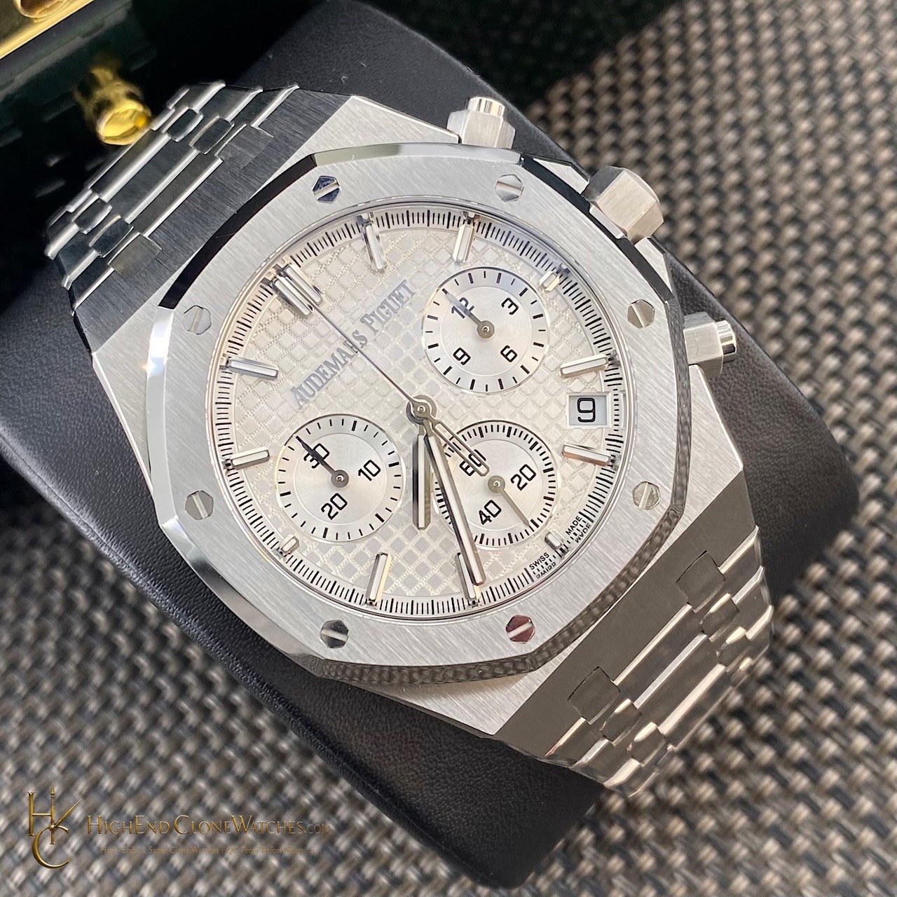 Audemars Piguet Royal Oak White Dial 26240 Selfwinding Chronograph super clone watch bezel detail