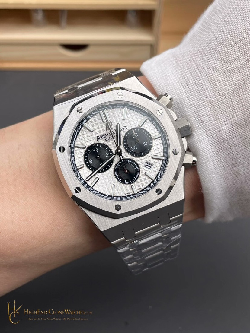 Audemars Piguet Royal Oak White Dial 26331ST Selfwinding Chronograph super clone watch wrist shot