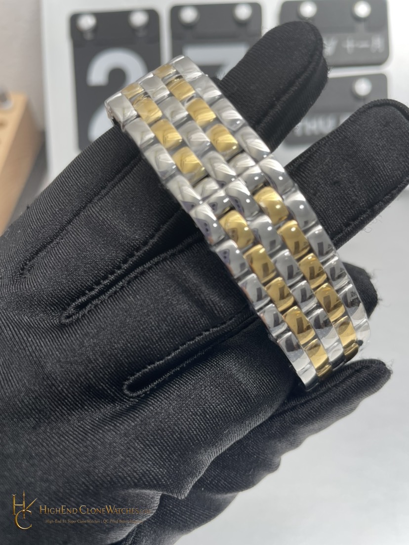 Cartier Panthere de Cartier W2PN0007 crown and case detail super clone watch