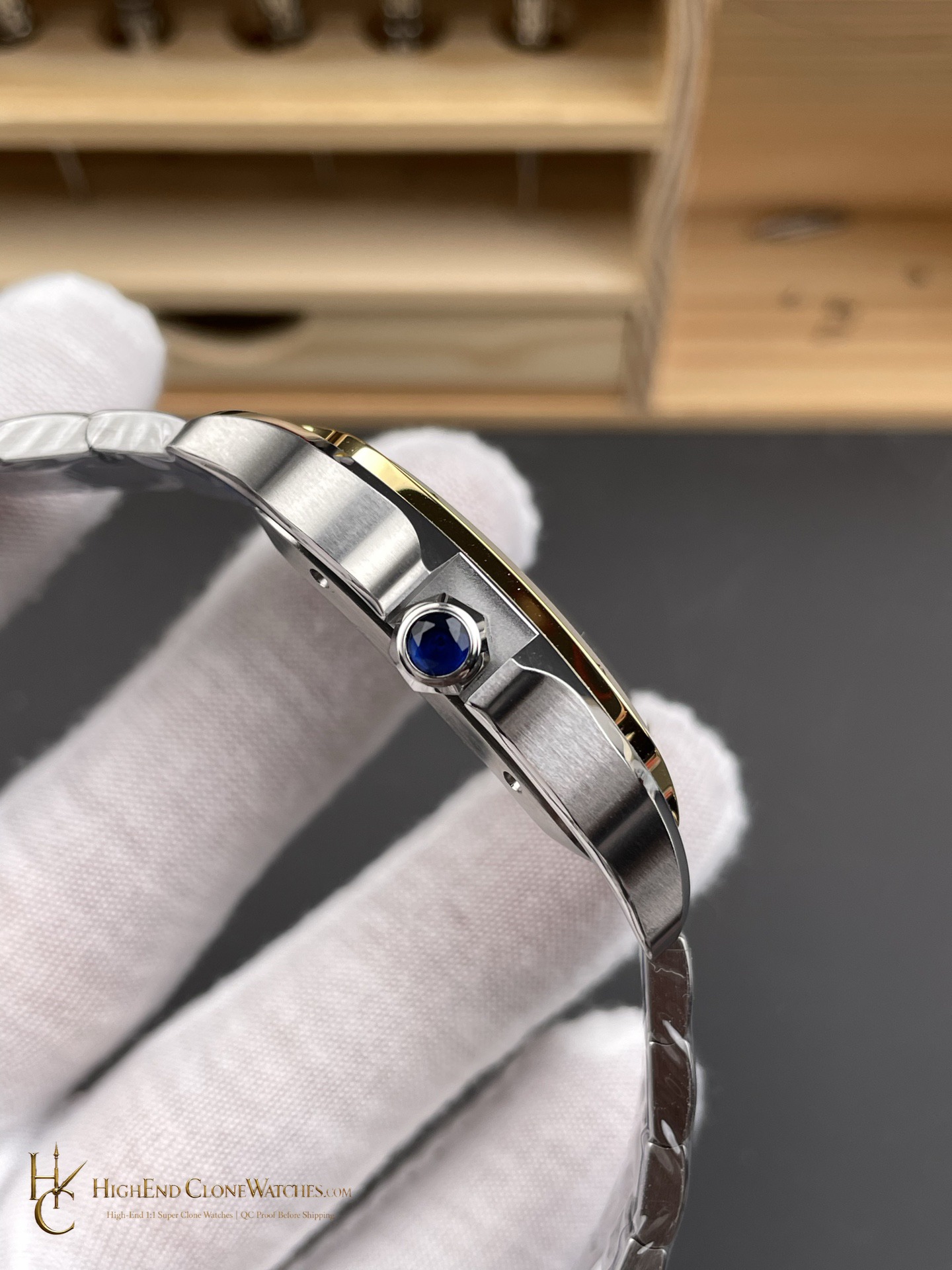 Cartier Santos de Cartier Large W2SA0009 crown and case detail super clone watch