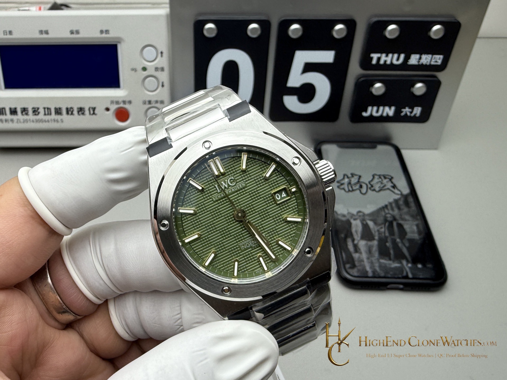 IWC IW328908 Ingenieur Automatic 40 Green Dial super clone watch dial detail