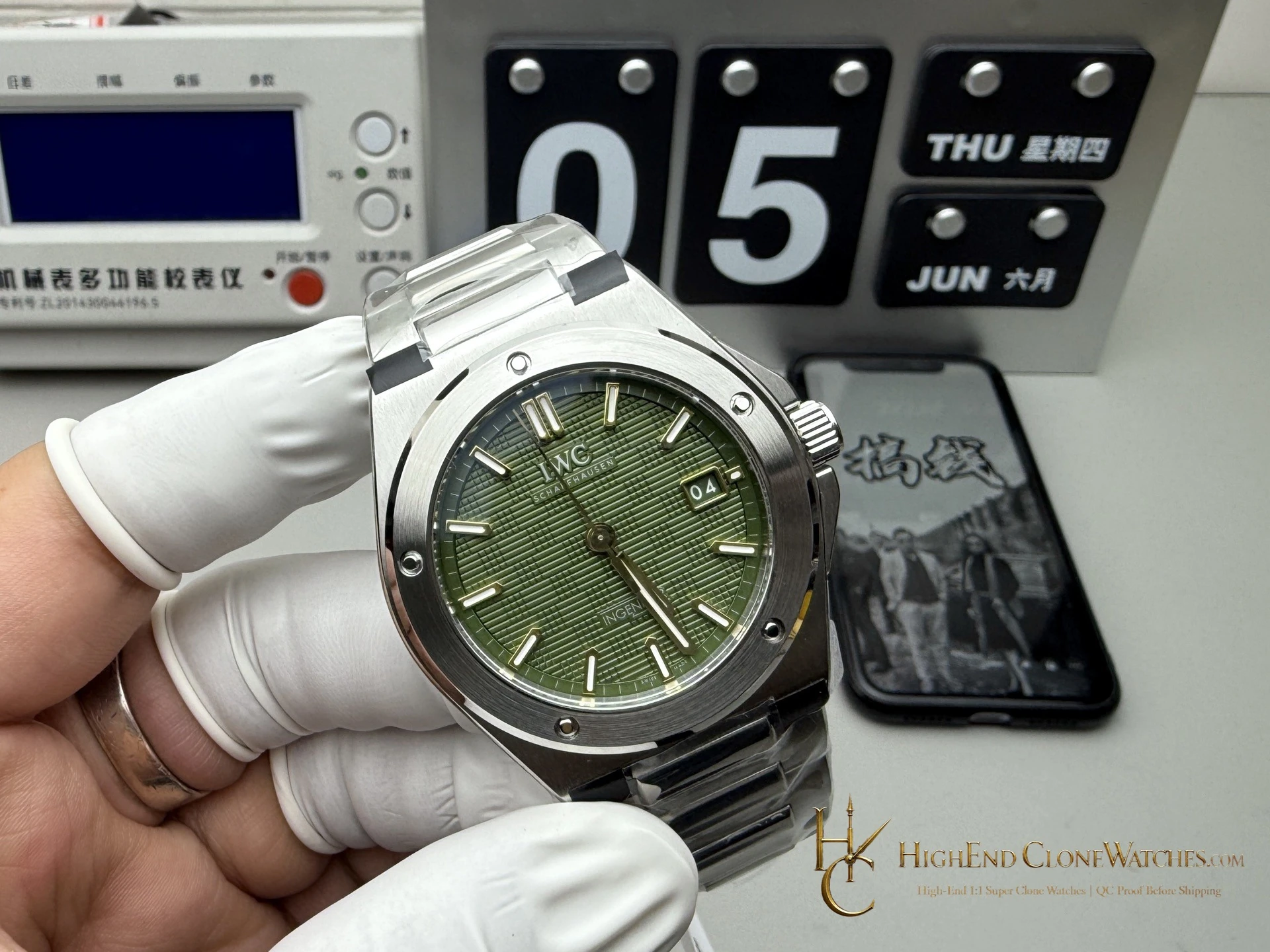 IWC IW328908 Ingenieur Automatic 40 Green Dial super clone watch dial detail