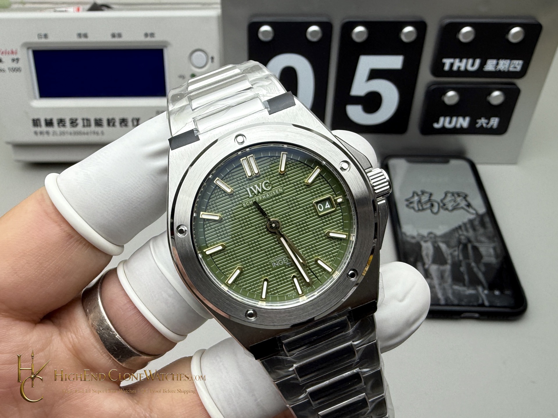 IWC IW328908 Ingenieur Automatic 40 Green Dial super clone watch bezel detail