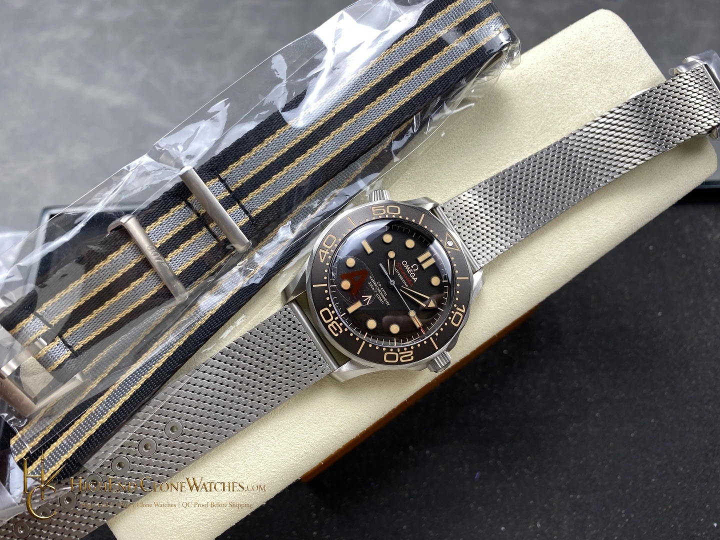 Omega Seamaster Diver 300M 007 Edition 210.90.42.20.01.001 42mm product view super clone watch - product view 5