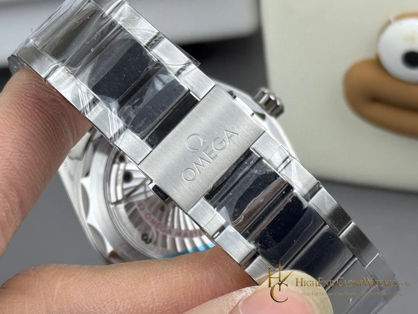 Omega Seamaster Aqua Terra 150M 43mm 220.30.43.22.10.001 product view super clone watch - product view 5