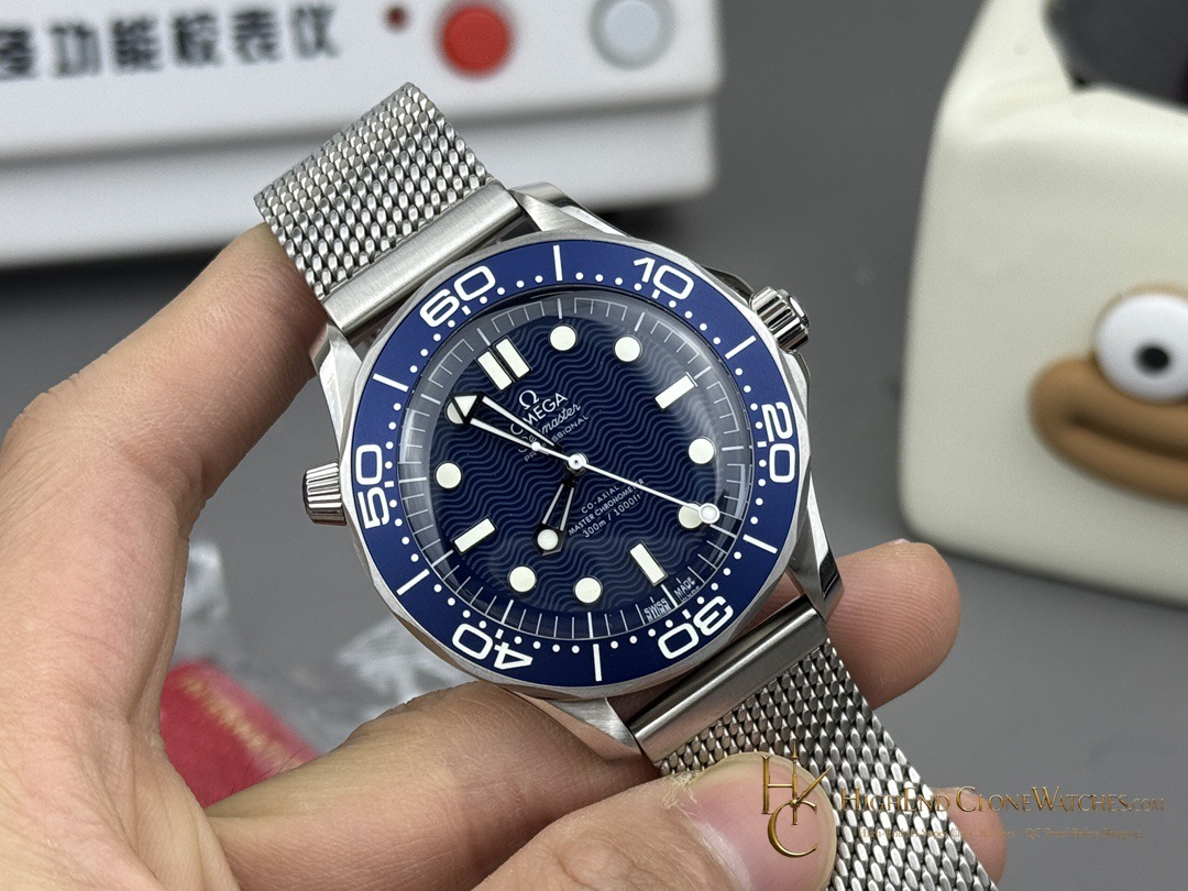 Omega Seamaster Diver 300M James Bond 60th anniversary 210.30.42.20.03.002 42mm product view super clone watch