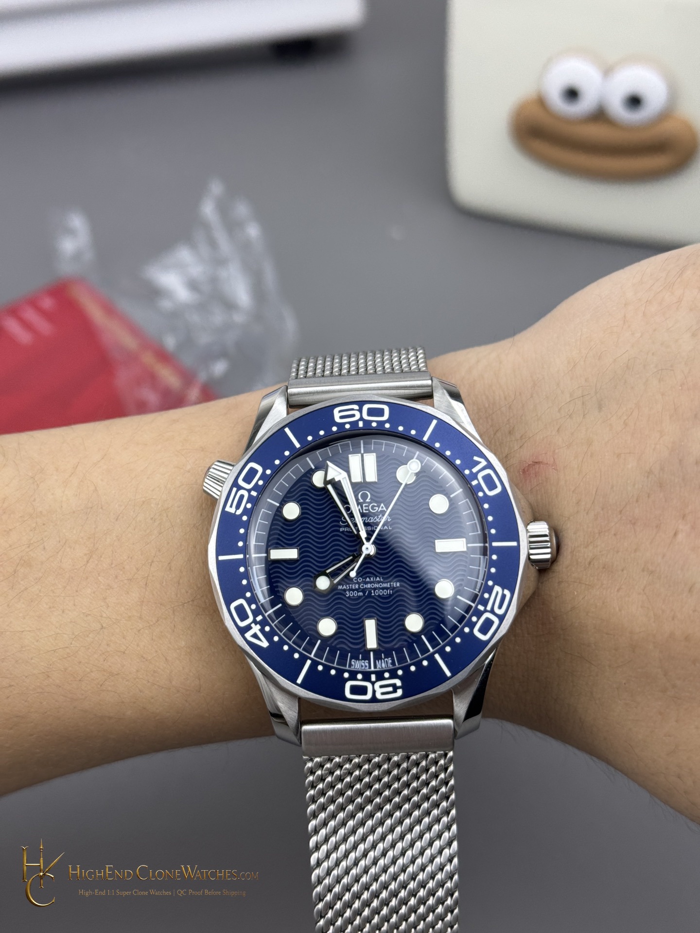 Omega Seamaster Diver 300M James Bond 60th anniversary 210.30.42.20.03.002 42mm product view super clone watch
