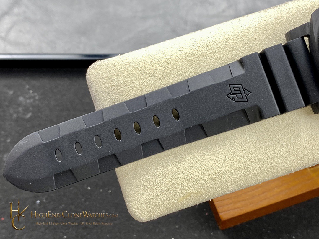 Panerai Submersible GMT Carbotech PAM01324 44mm product view super clone watch