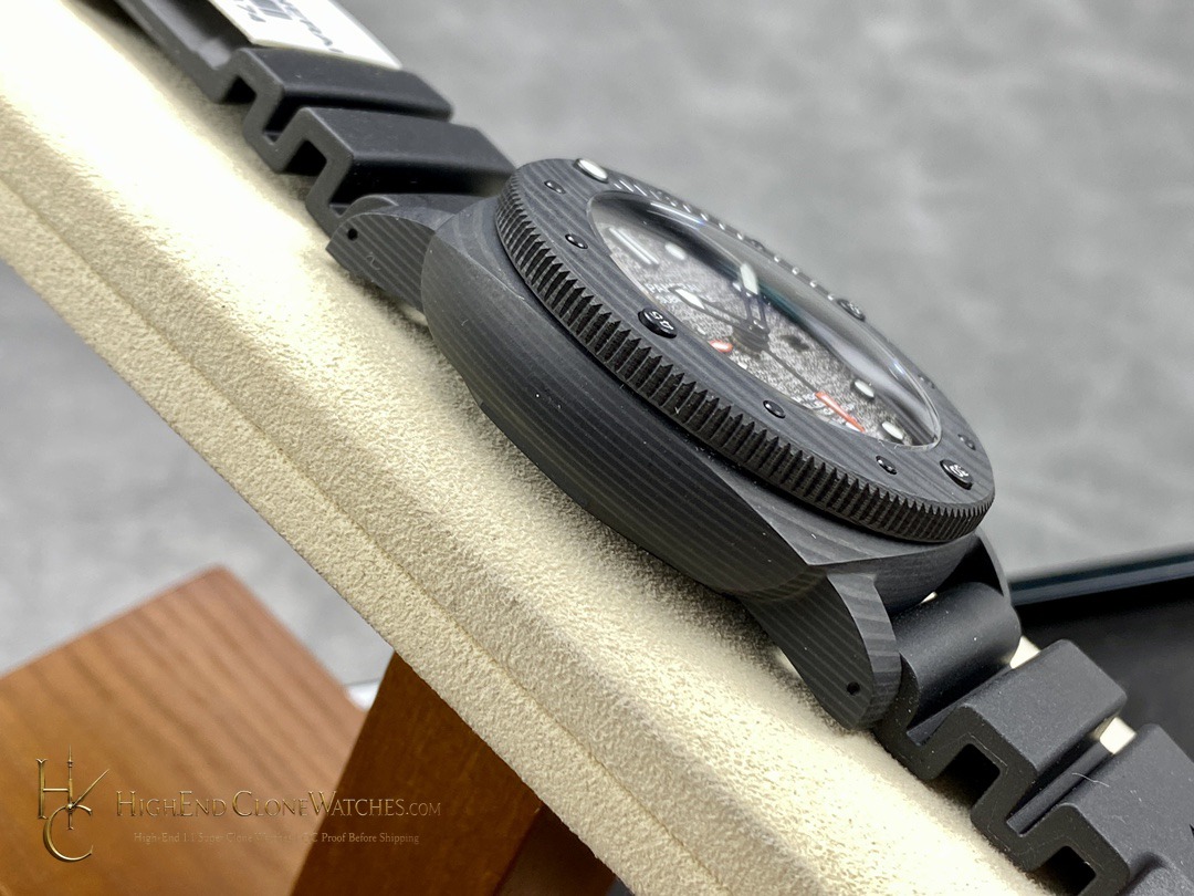 Panerai Submersible Luna Rossa Carbotech GMT America's Cup PAM01039 product view super clone watch